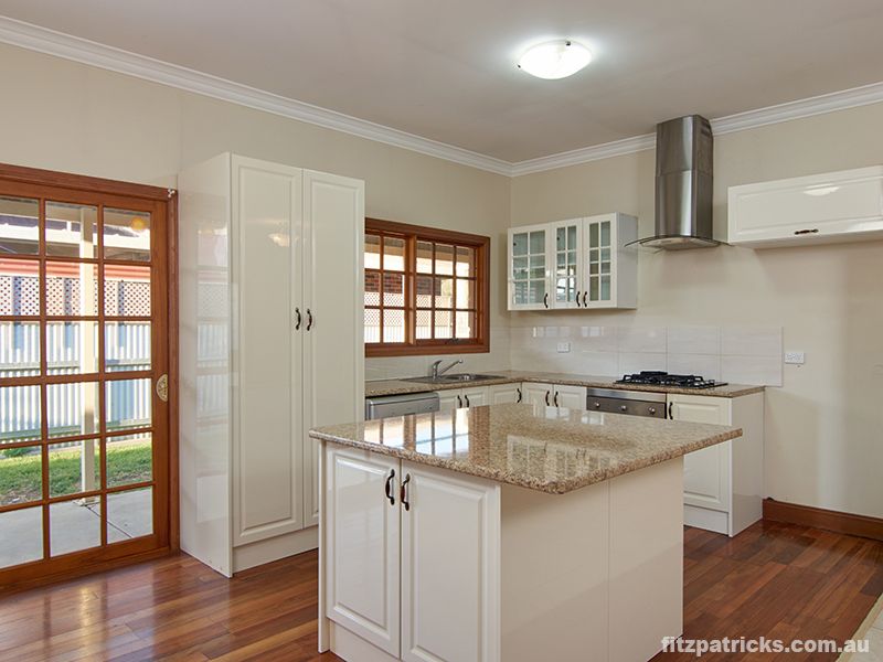 18 Rowe Street, Lake Albert, NSW 2650
