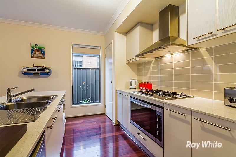 16 Lusitano Way, Clyde North, VIC 3978