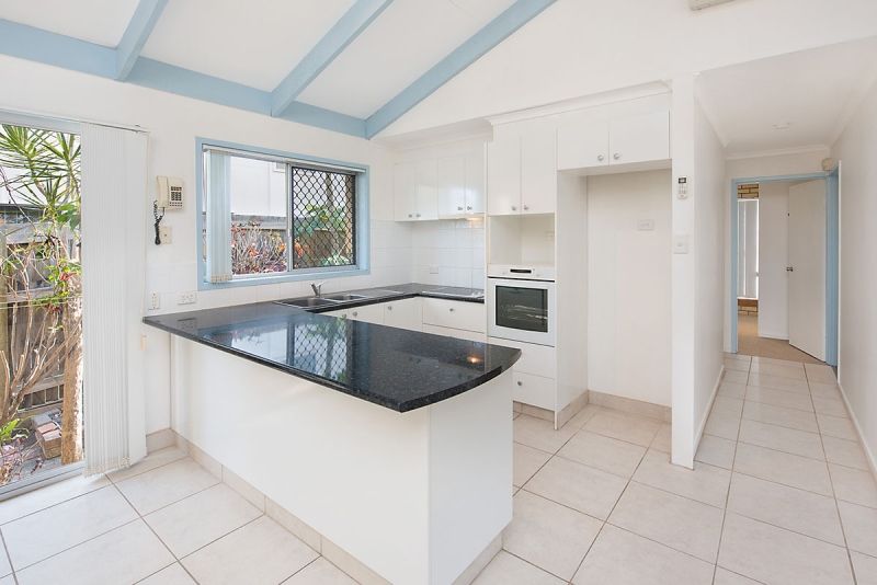 Unit 4/107 Landsborough Parade, Golden Beach, QLD 4551