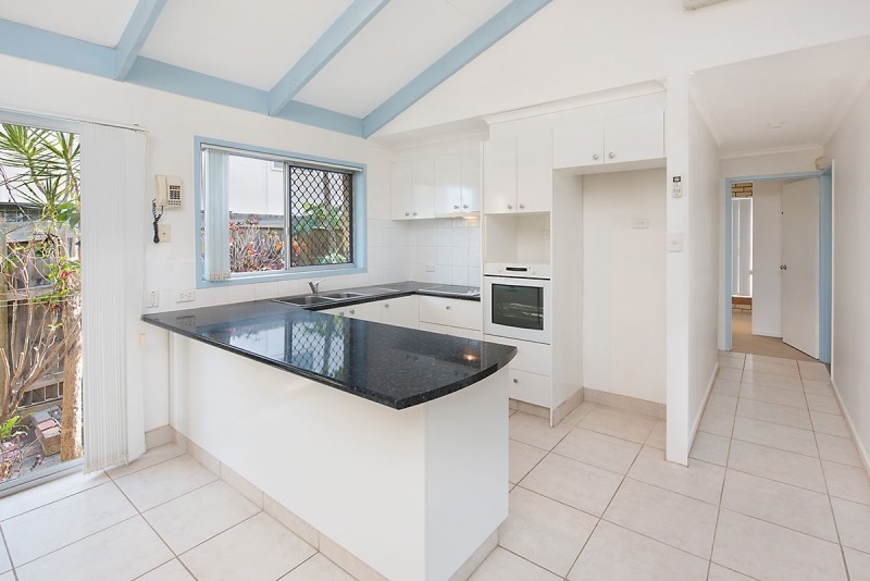 Unit 4/107 Landsborough Parade, Golden Beach, QLD 4551