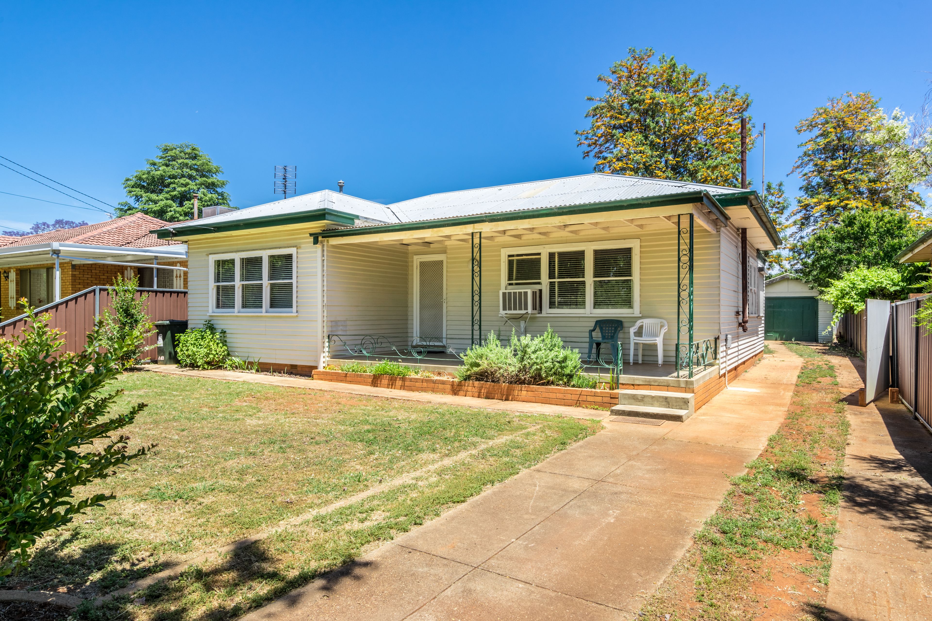15 Roycox Crescent
