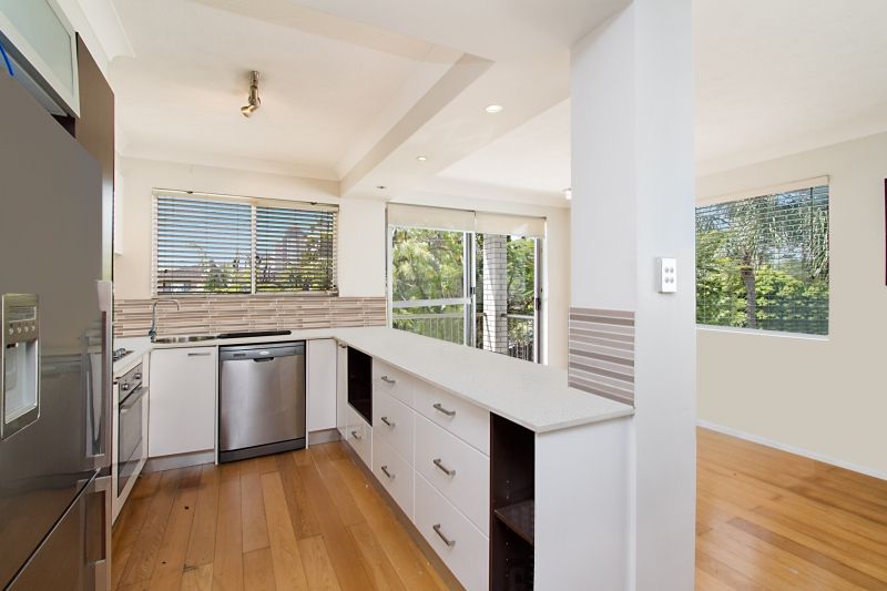 38 Chelsea Avenue, Broadbeach QLD 4218