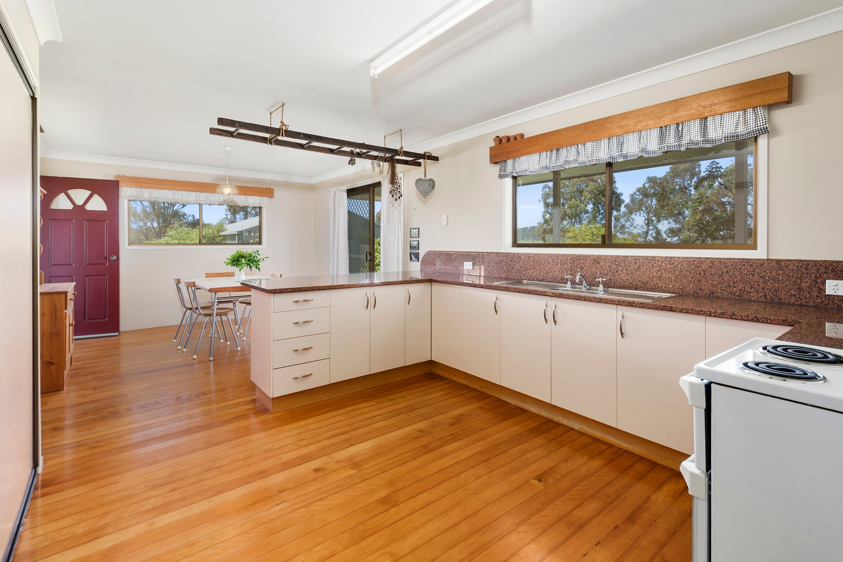 ' The Retreat' 14149 New England Highway, East Greenmount, QLD 4359
