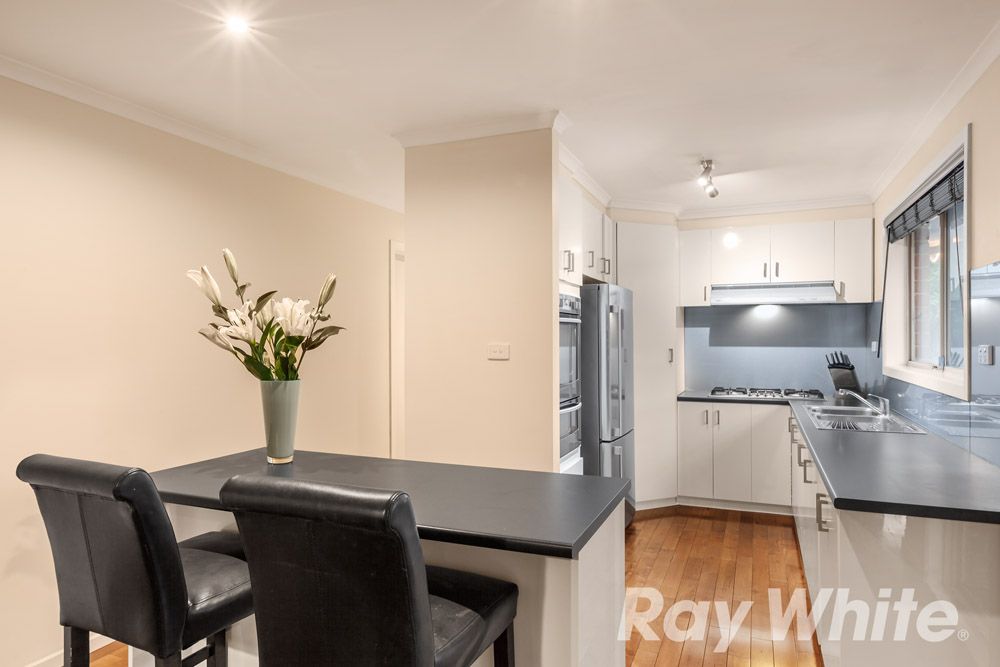 16 Hobson Crescent, Mill Park, VIC 3082