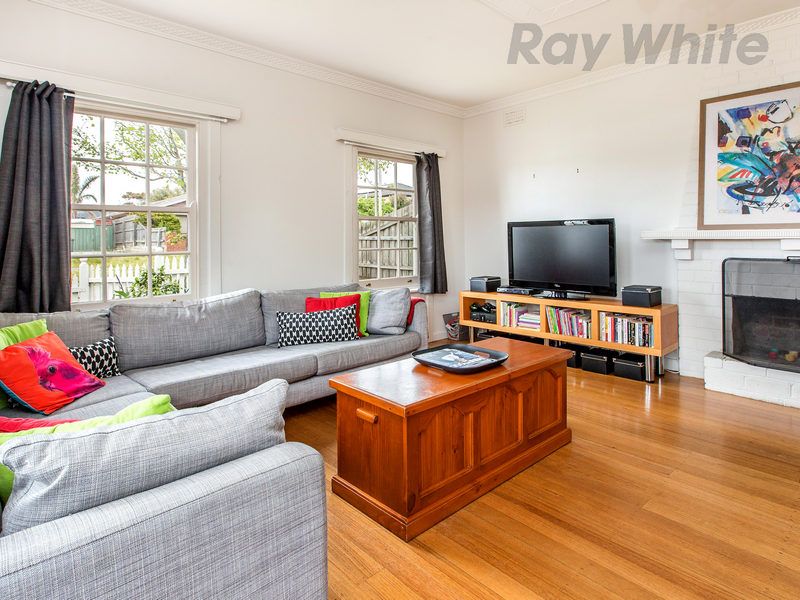 10 Fourth Avenue, Rosebud, VIC 3939