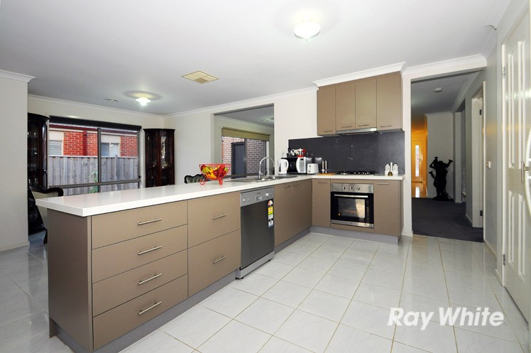 9 Dalton Way, Cranbourne East, VIC 3977