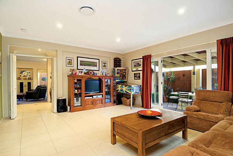 27 Linden Way, Bella Vista, NSW 2153
