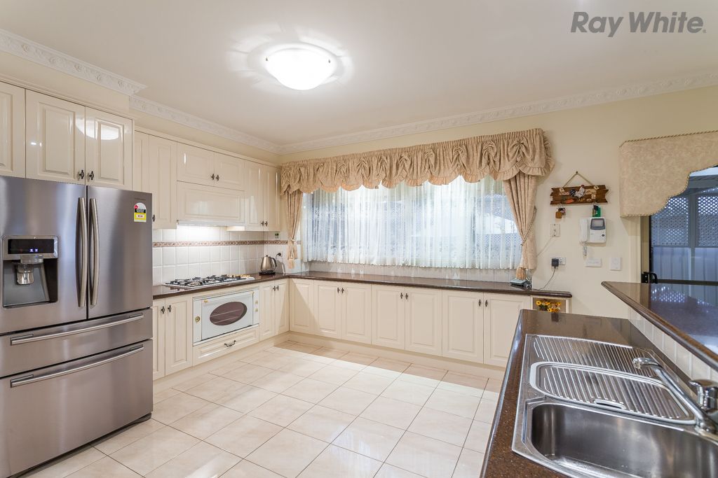 16 Montpellier Drive, Hillside, VIC 3037