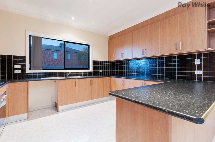 41 Jindabyne Avenue, Taylors Hill, VIC 3037