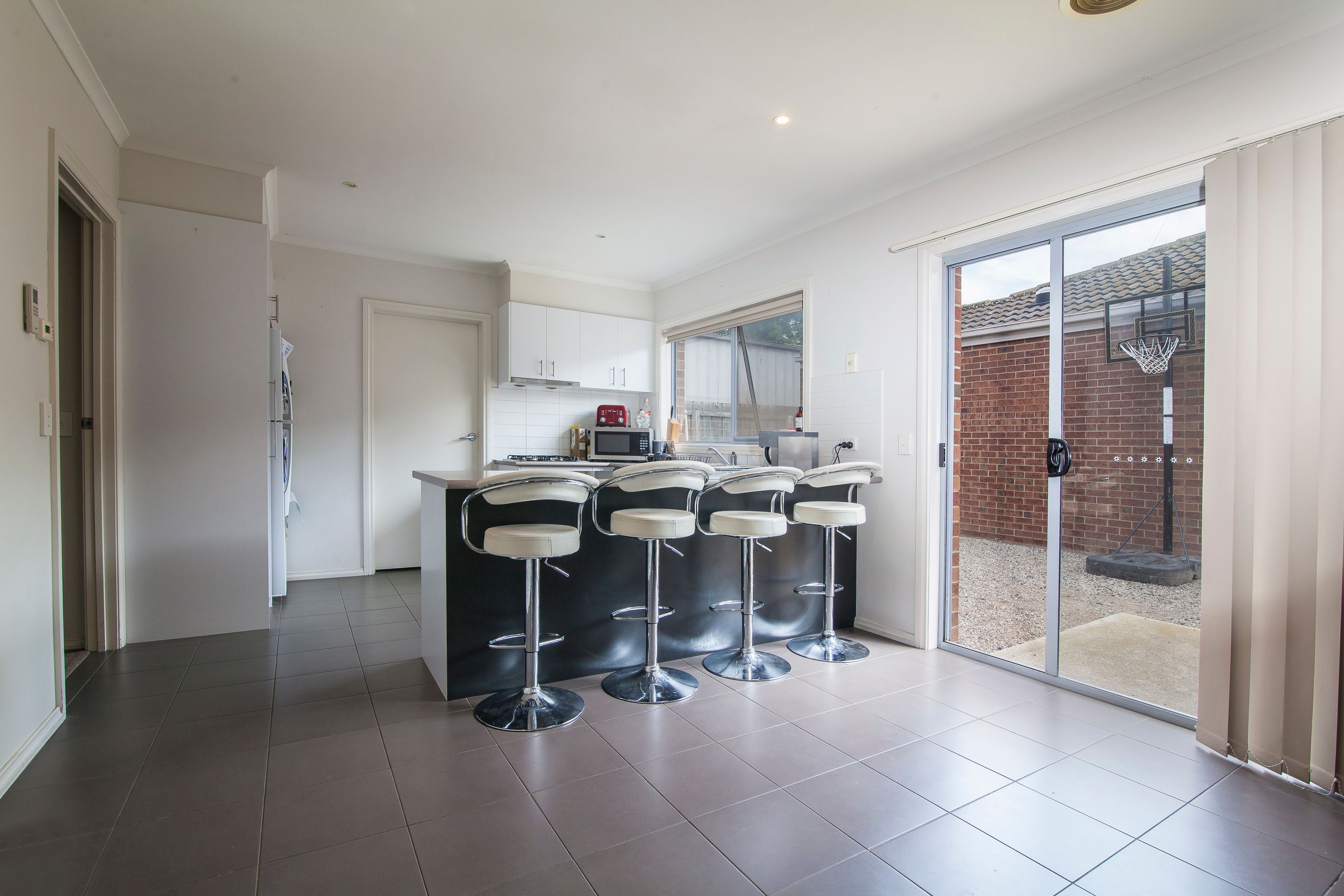 2/15 Pine Avenue, North Shore, VIC 3214