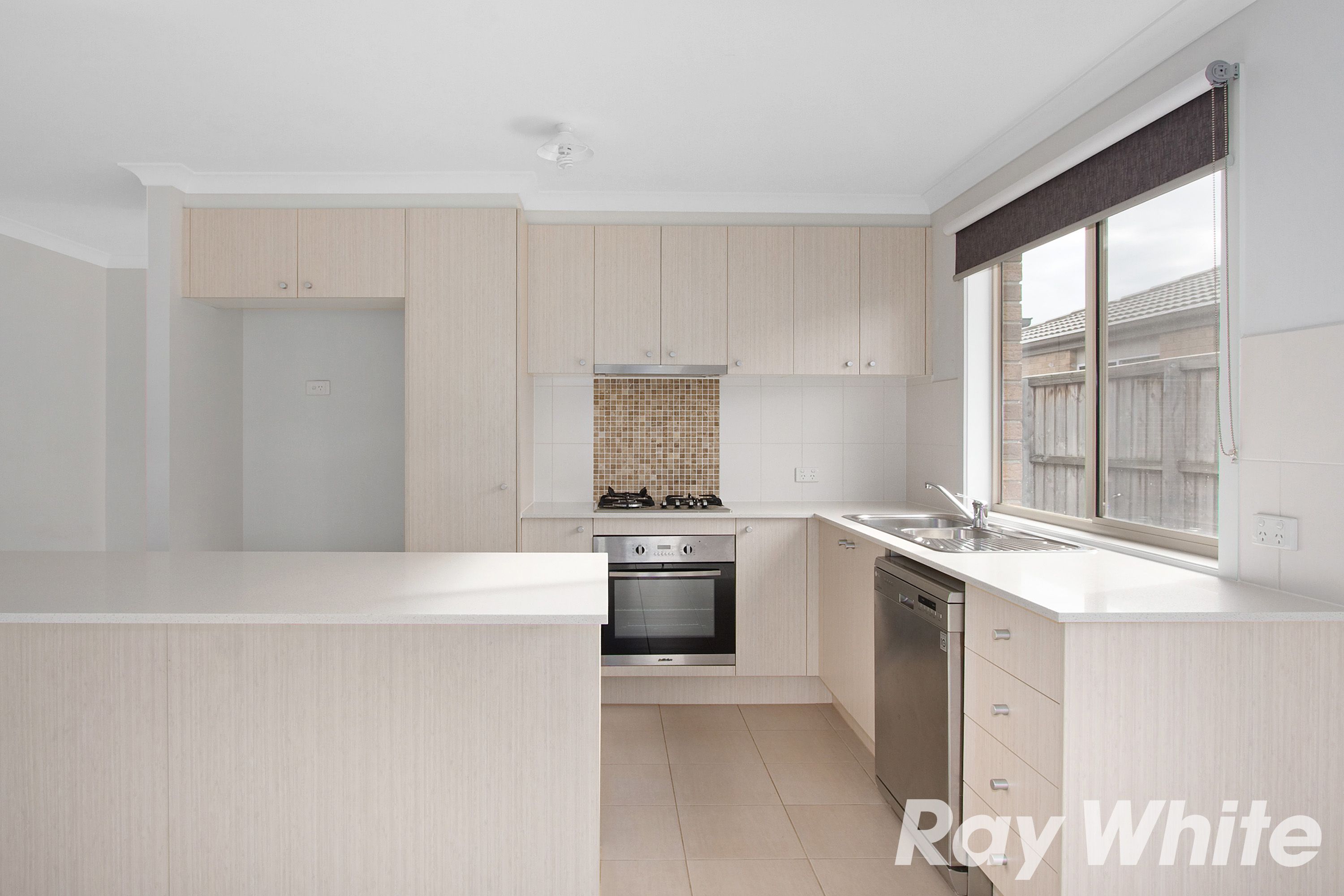 8 Devine Drive, Pakenham, VIC 3810