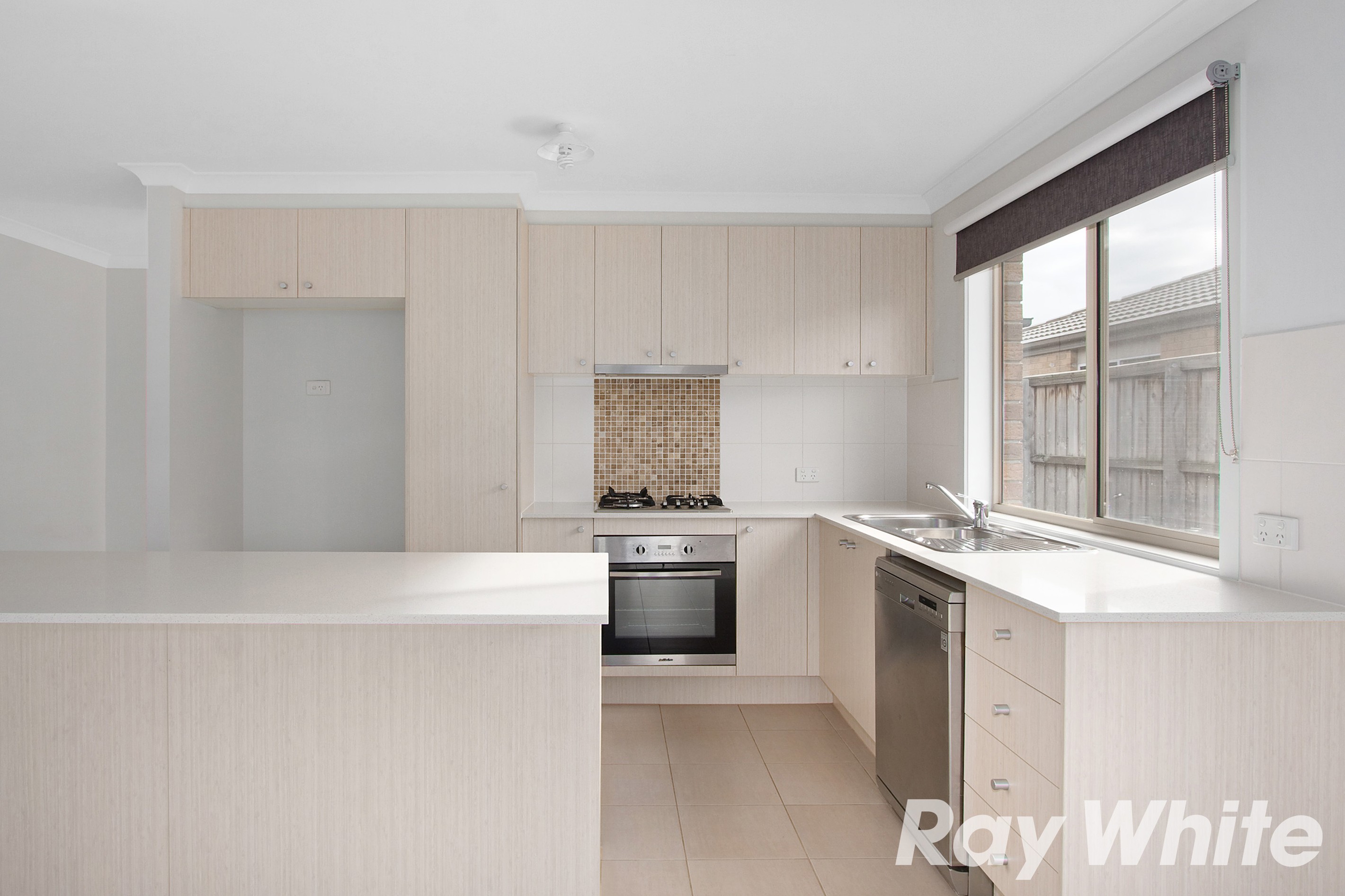 8 Devine Drive, Pakenham, VIC 3810