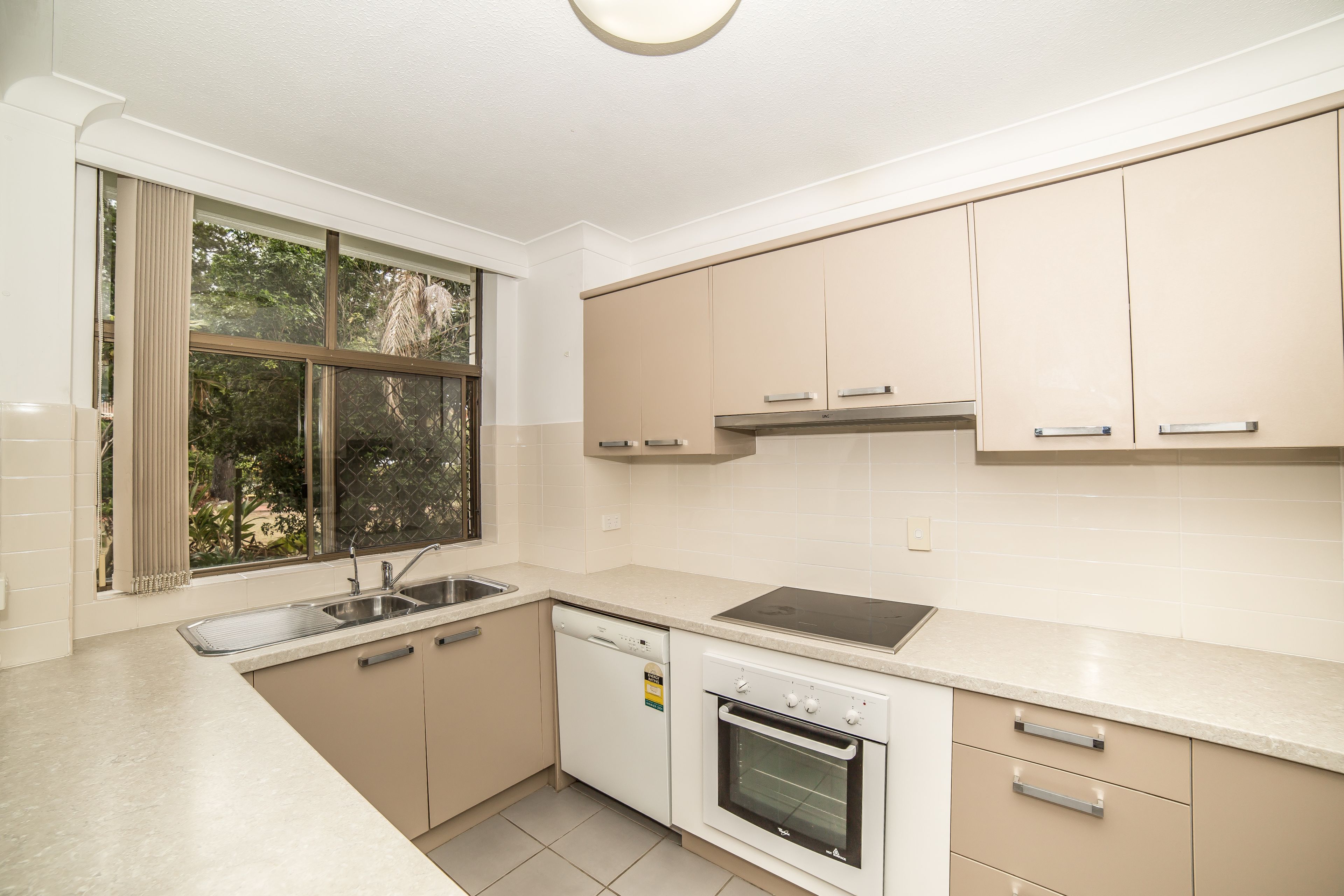 4/65 Bauer Street, Southport, QLD 4215