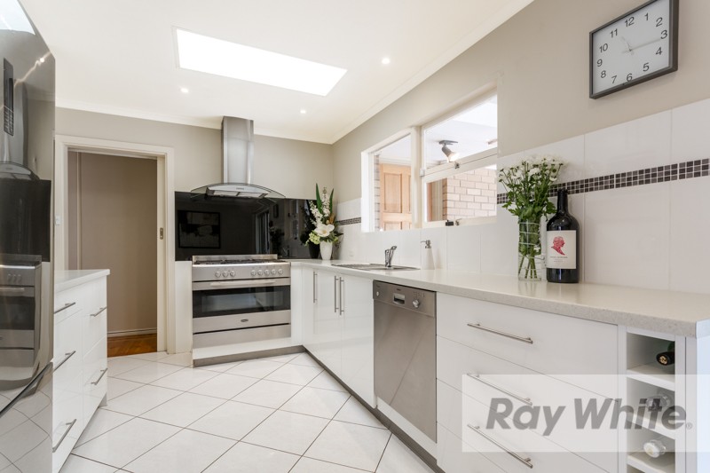 9 Warren Road, Para Vista, SA 5093