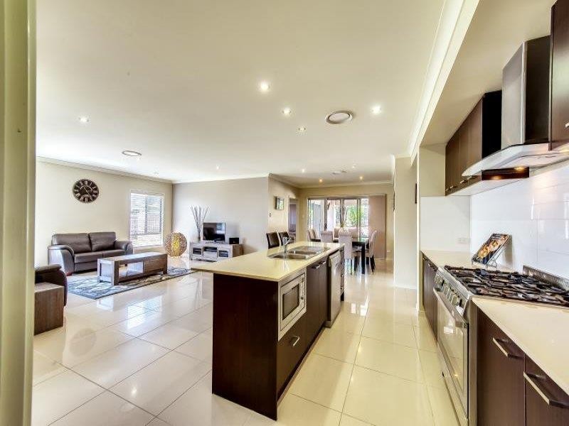 118 Santa Monica Drive, Augustine Heights, QLD 4300
