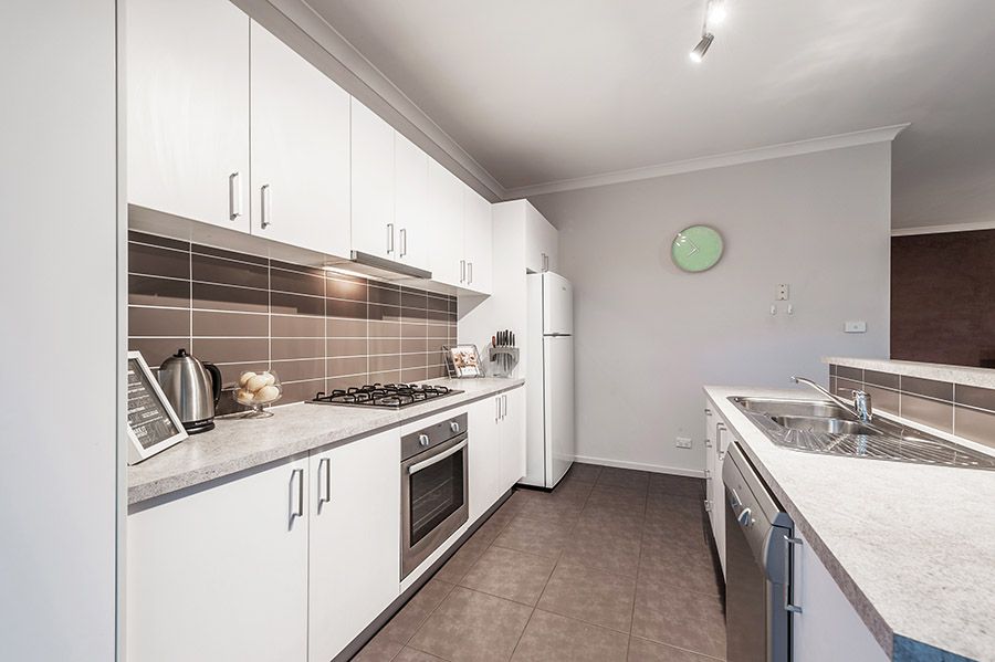11 Royal Terrace, Craigieburn, VIC 3064