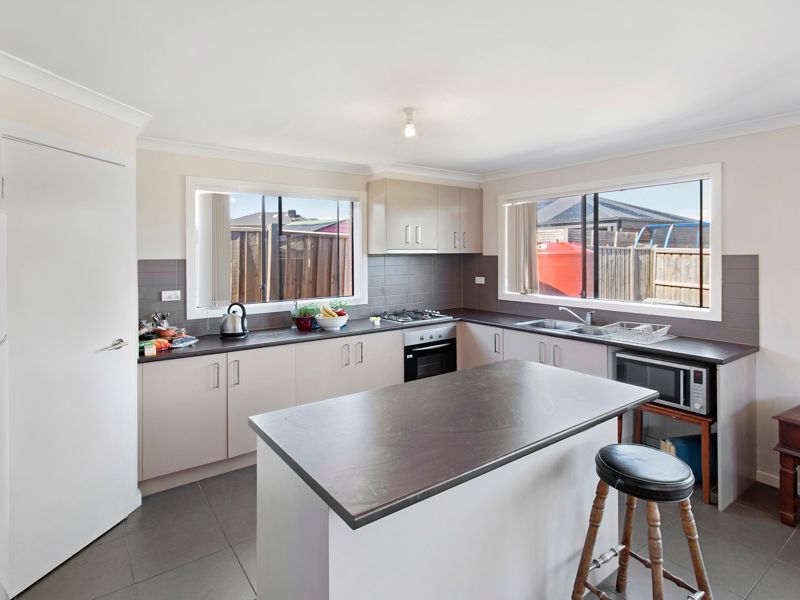 14 Cherry Close, Melton West, VIC 3337