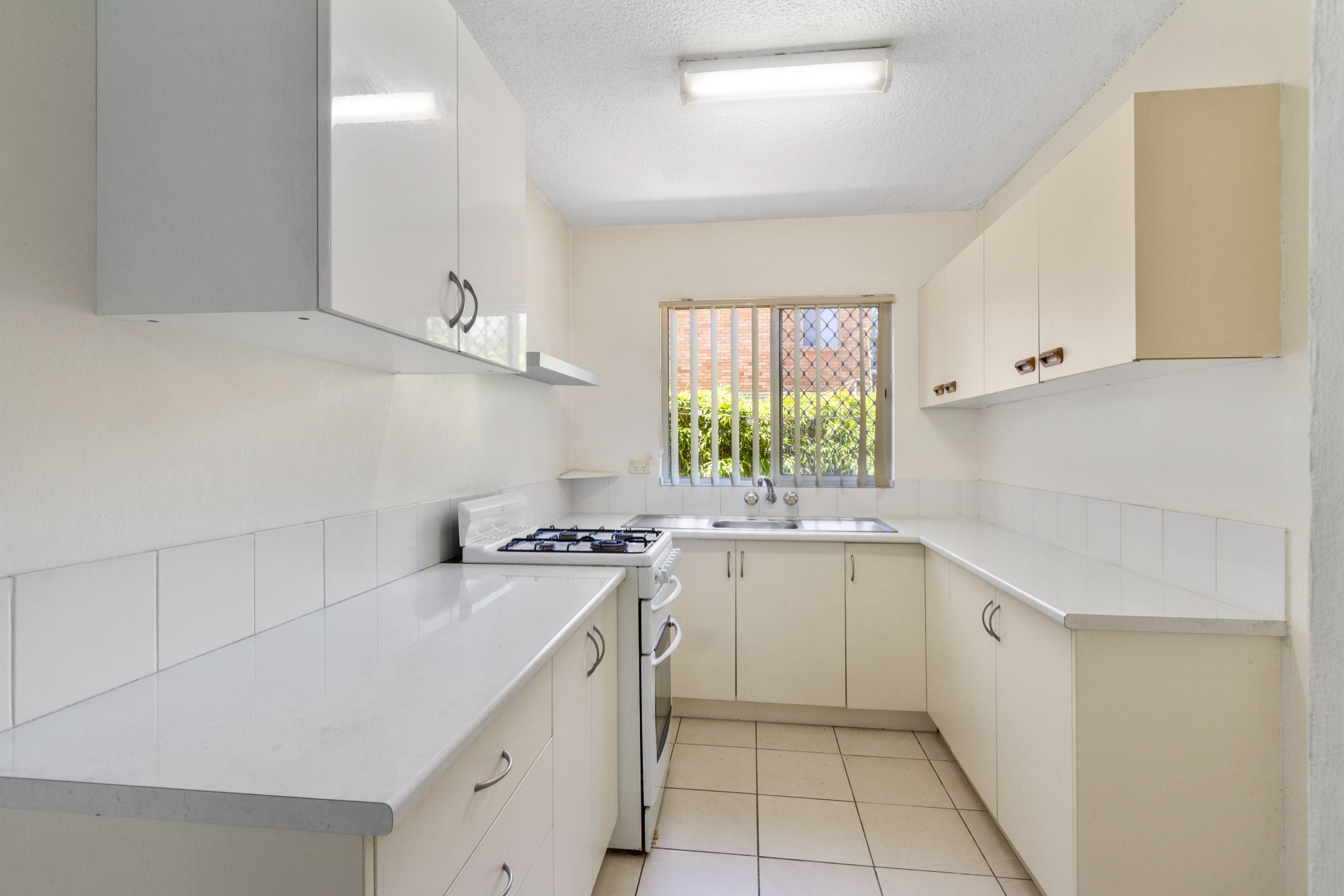 2/161 Muir Street, Labrador, QLD 4215