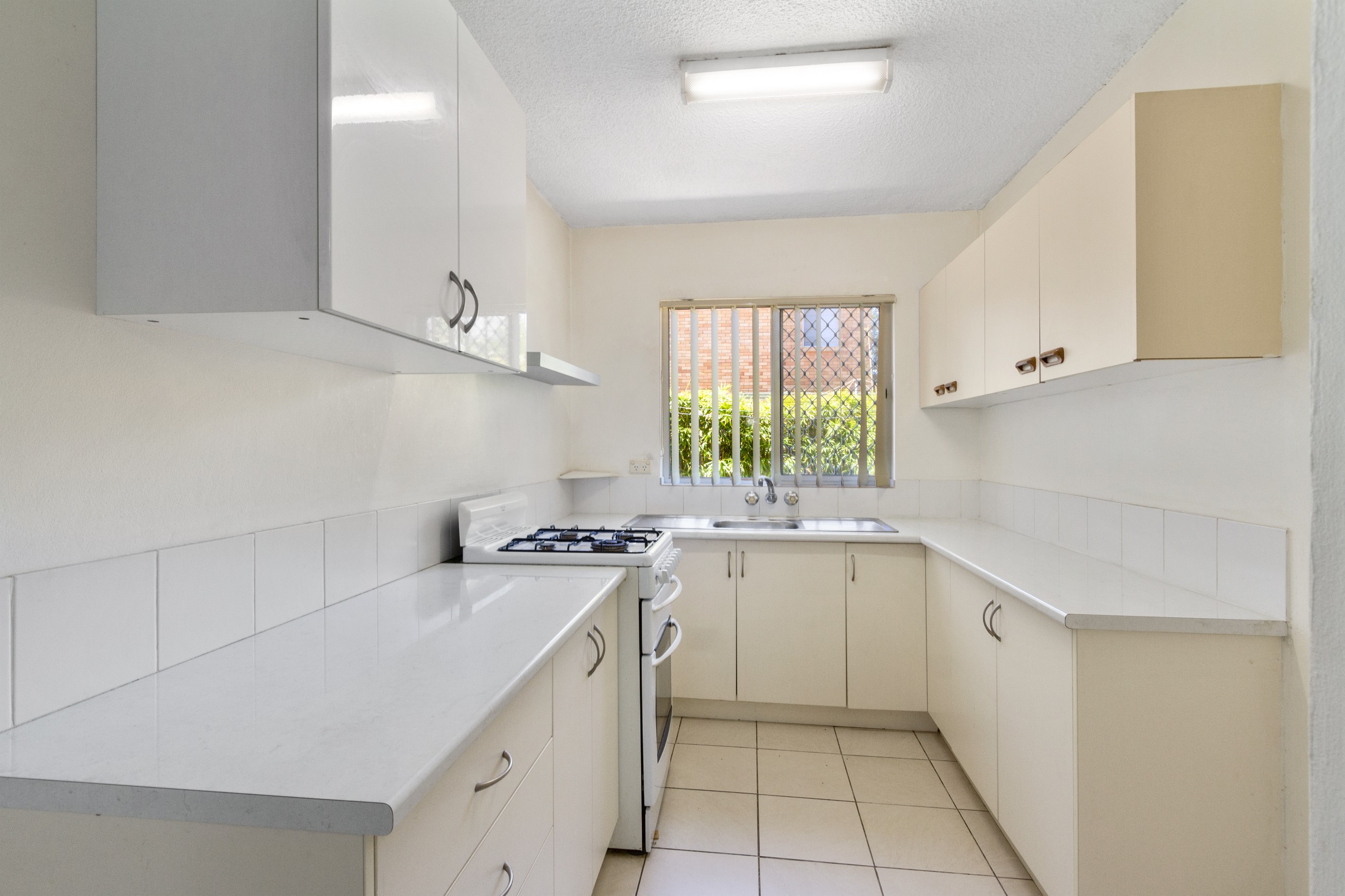 2/161 Muir Street, Labrador, QLD 4215