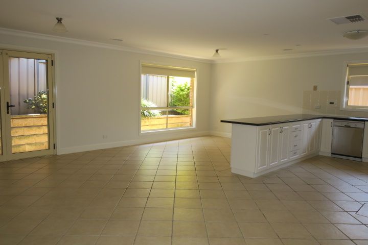 1/2 Madin Place, Estella, NSW 2650