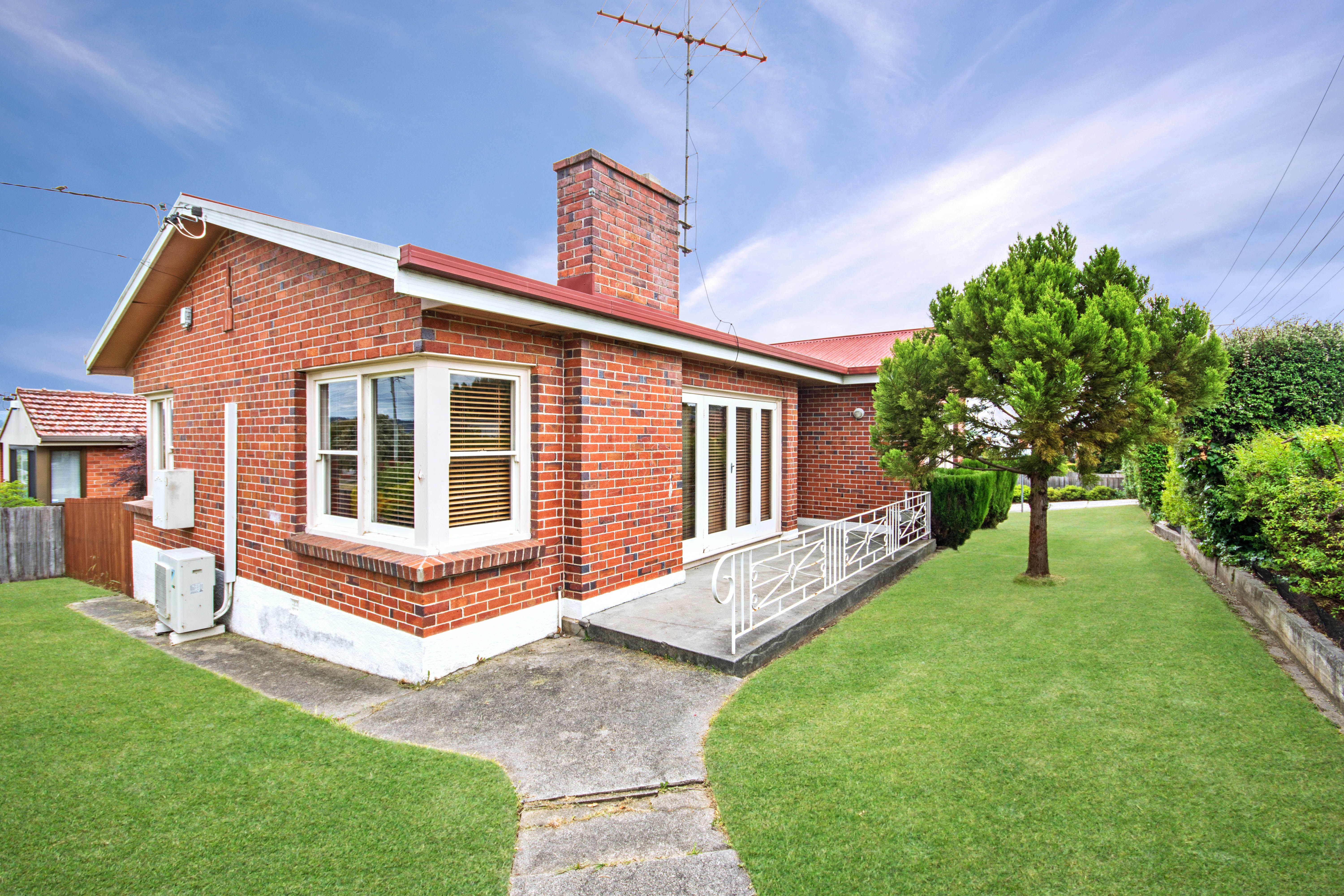 1 Helenwood Grove, Newnham TAS 7248