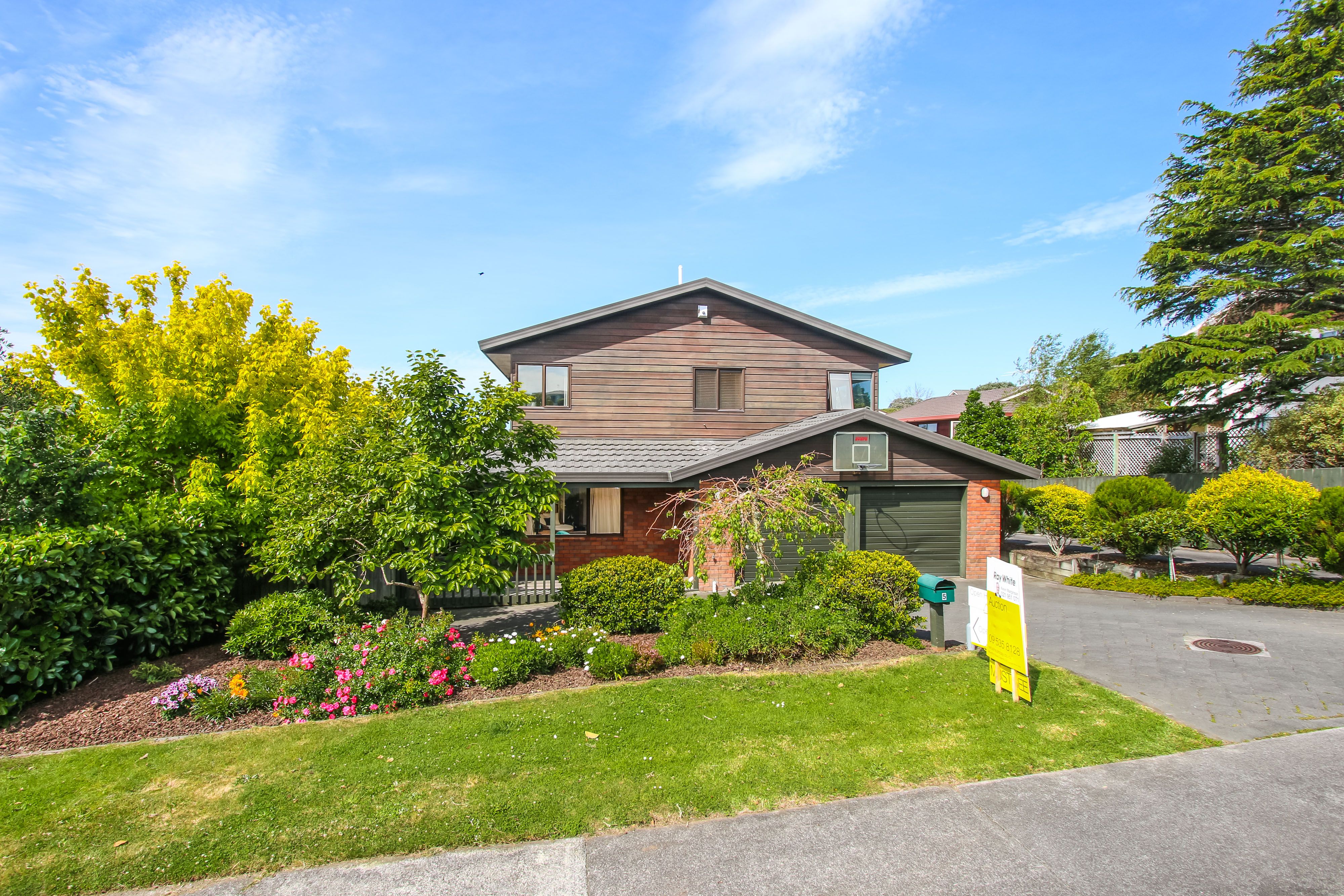 5 Charles Dickens Drive, Mellons Bay, Manukau City