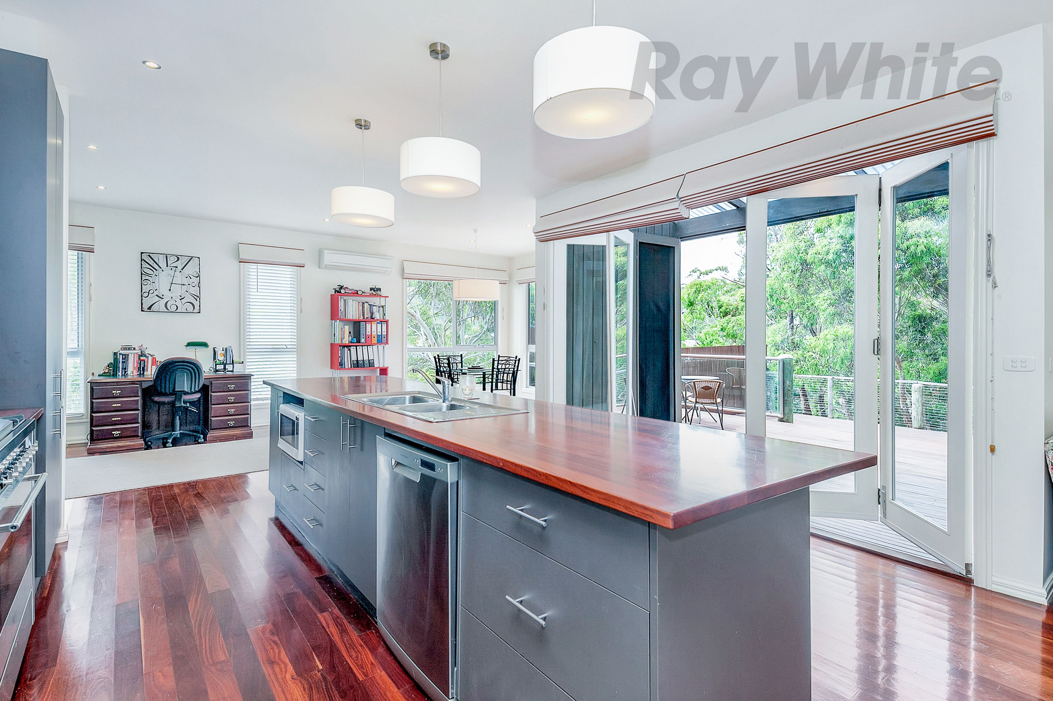 126 Moss Avenue, Mount Helen, VIC 3350