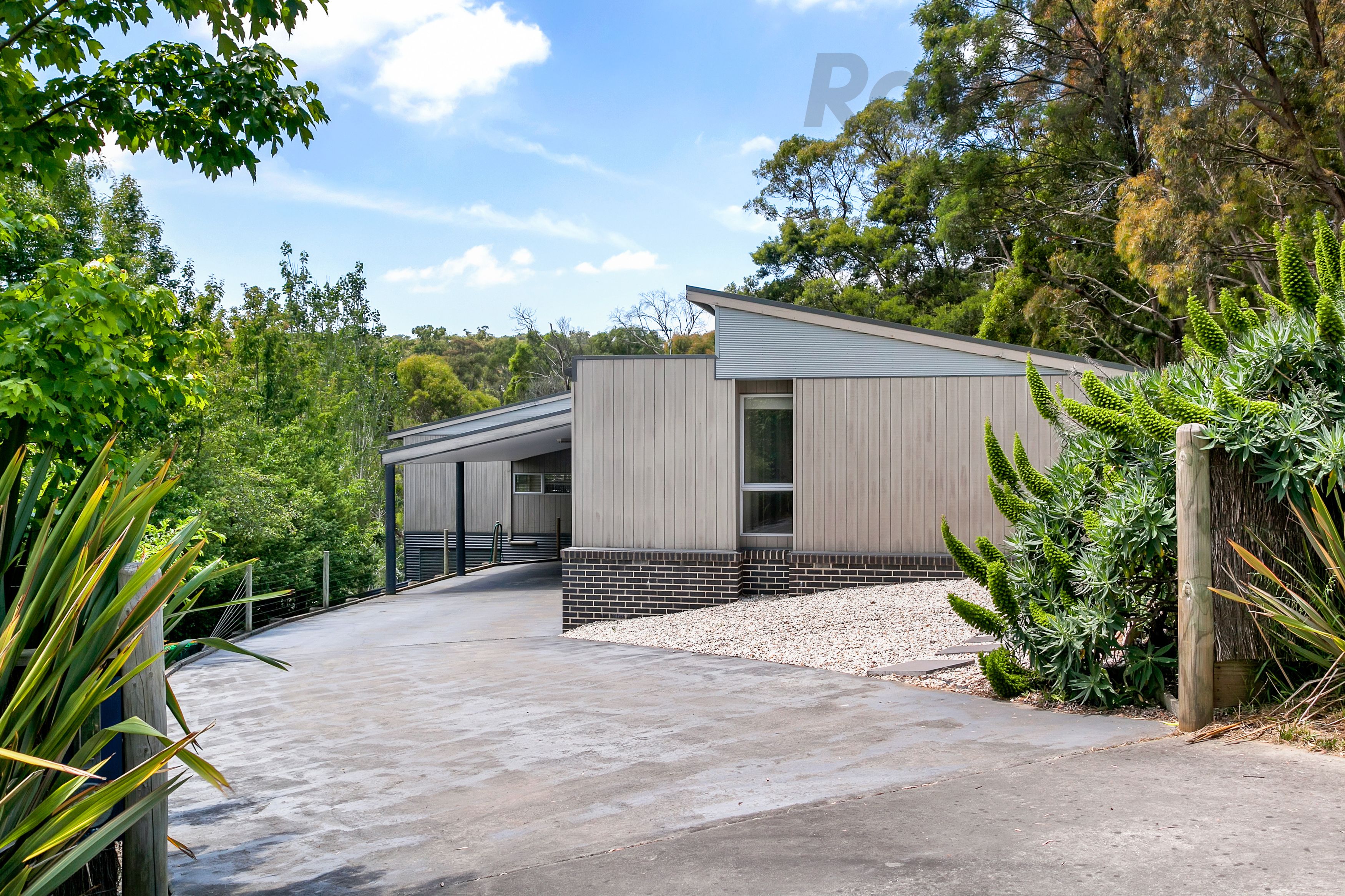 126 Moss Avenue, Mount Helen VIC 3350