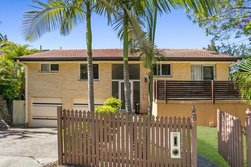 7 Rowena Street, Kenmore QLD 4069