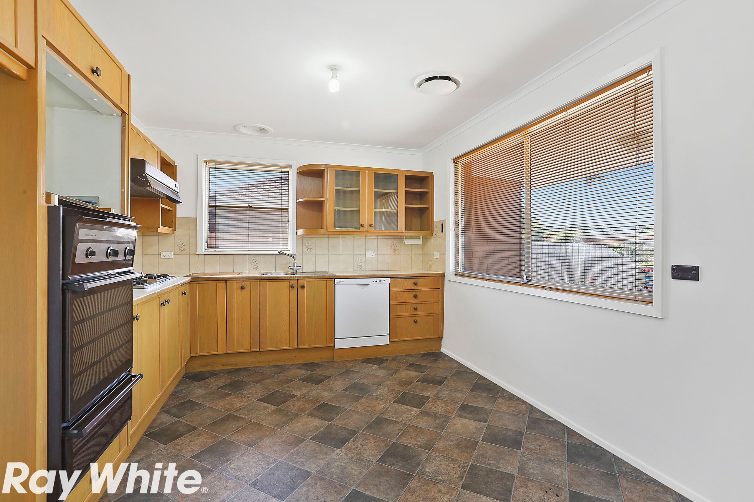8 Solomon Court, Breakwater, VIC 3219