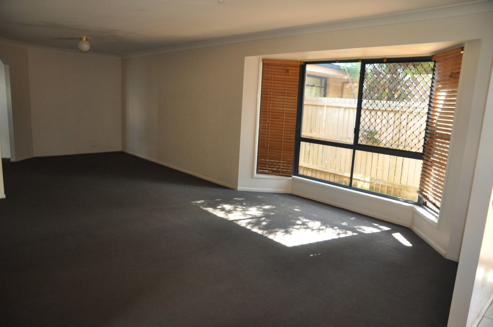 2/396 West Street, Kearneys Spring, QLD 4350