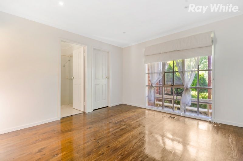 17 Peartree Place, Knoxfield, VIC 3180