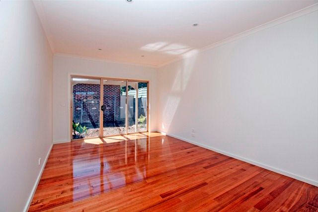 1/60 Locher Avenue, Reservoir, VIC 3073