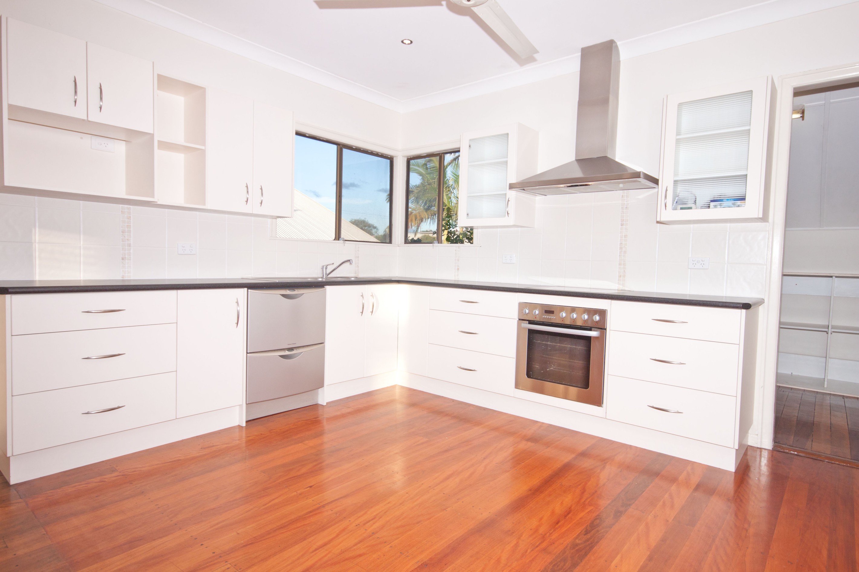 4 Blackwood Avenue, Cannon Hill, QLD 4170