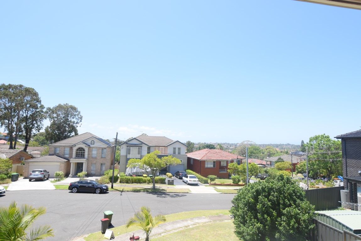 1 MAPLE Court, Greenacre, NSW 2190