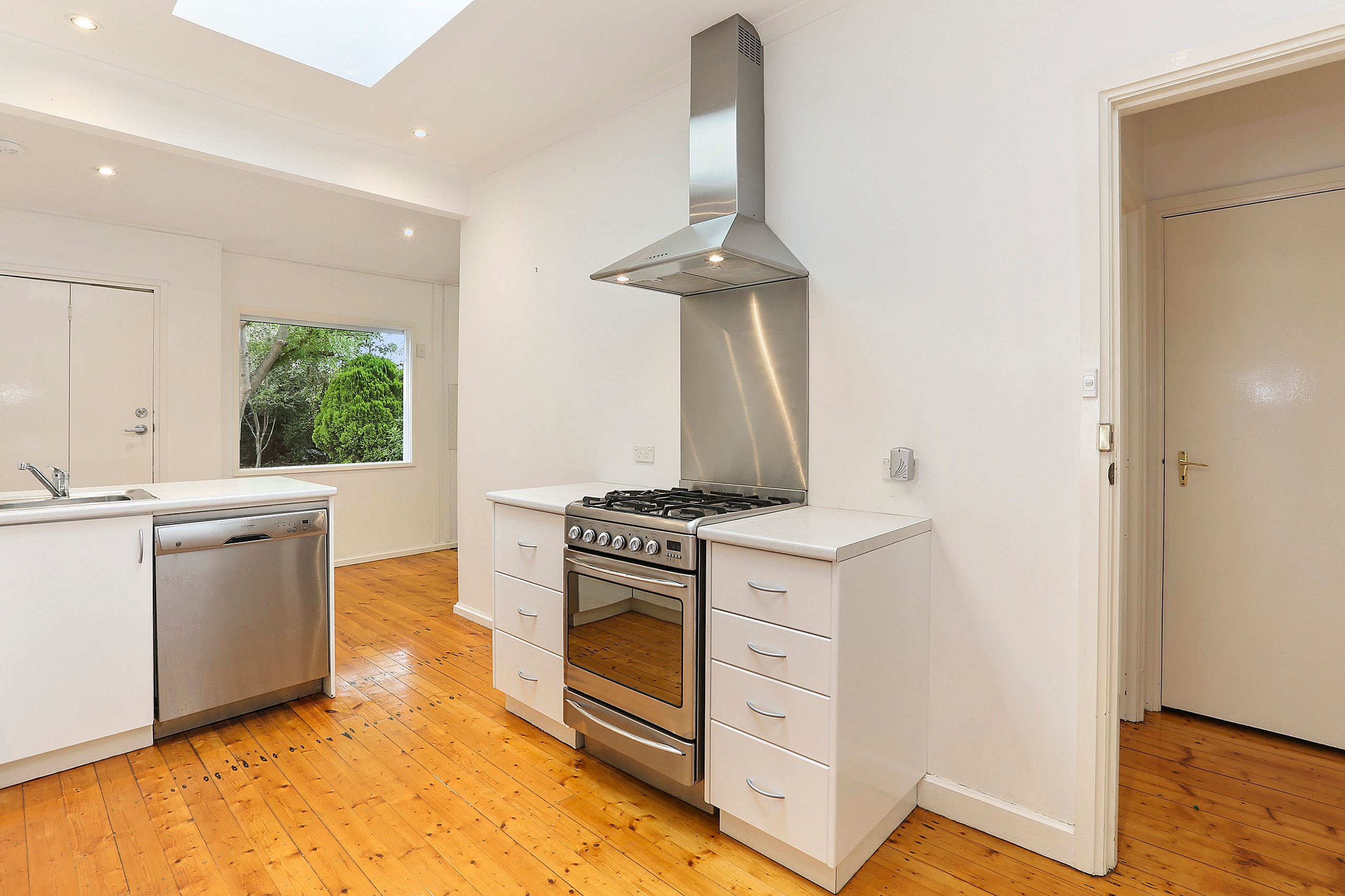18 Torquay Road, Belmont, VIC 3216