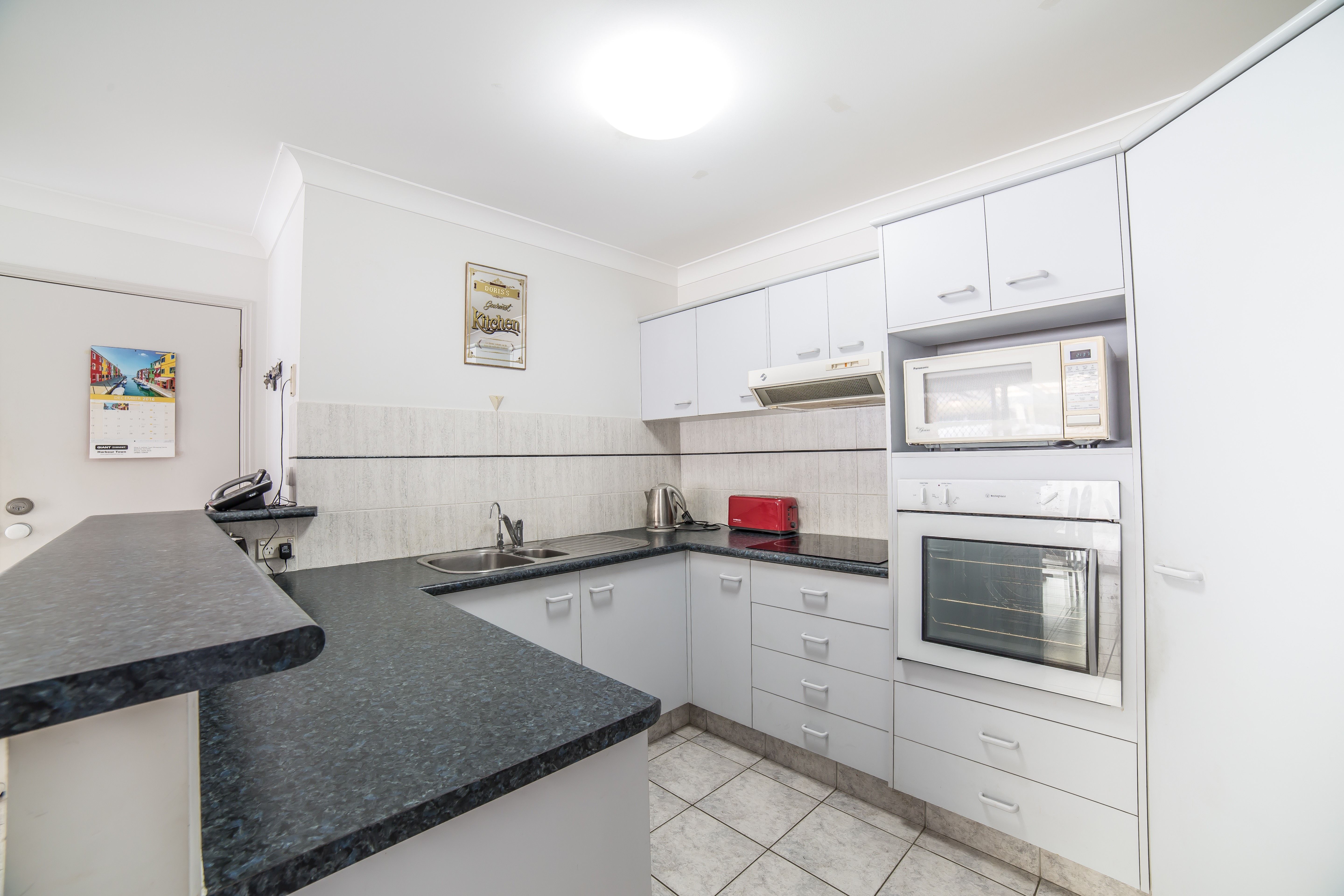 2/8 Catherine Court, Labrador, QLD 4215
