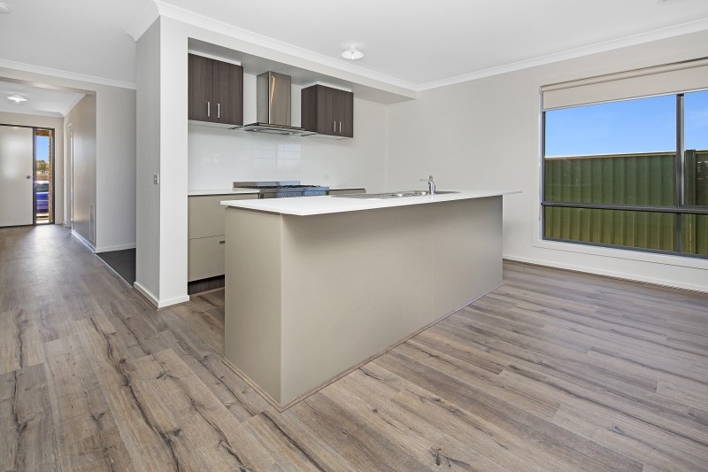 21 Cinnamon Drive, Lake Gardens, VIC 3355