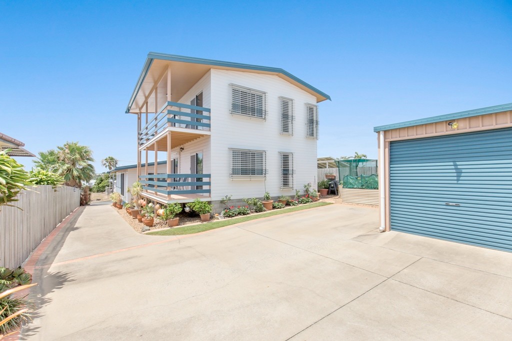 9-11 Pandanus Street, Cooee Bay, QLD 4703