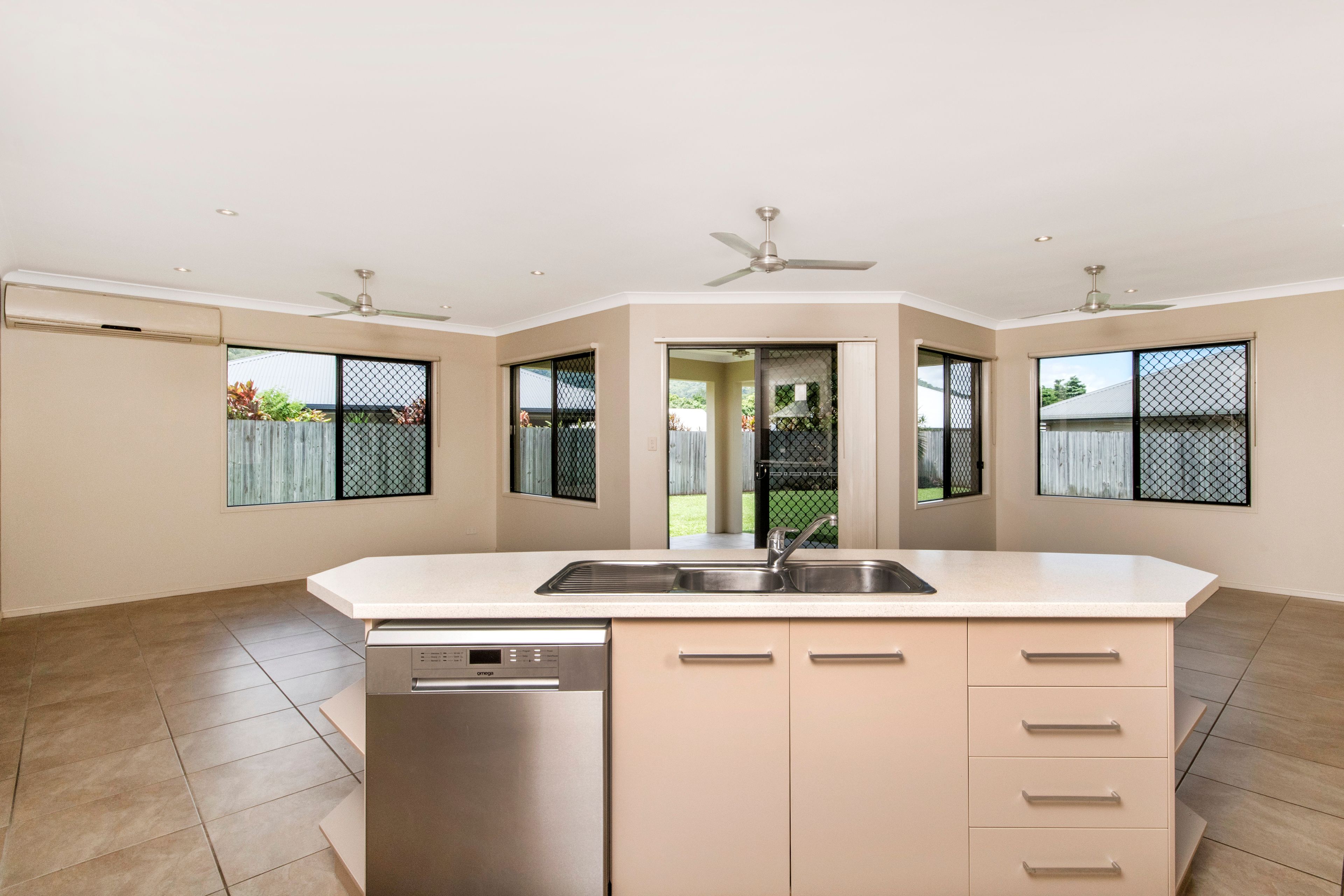 4 Taffles Street, Redlynch, QLD 4870