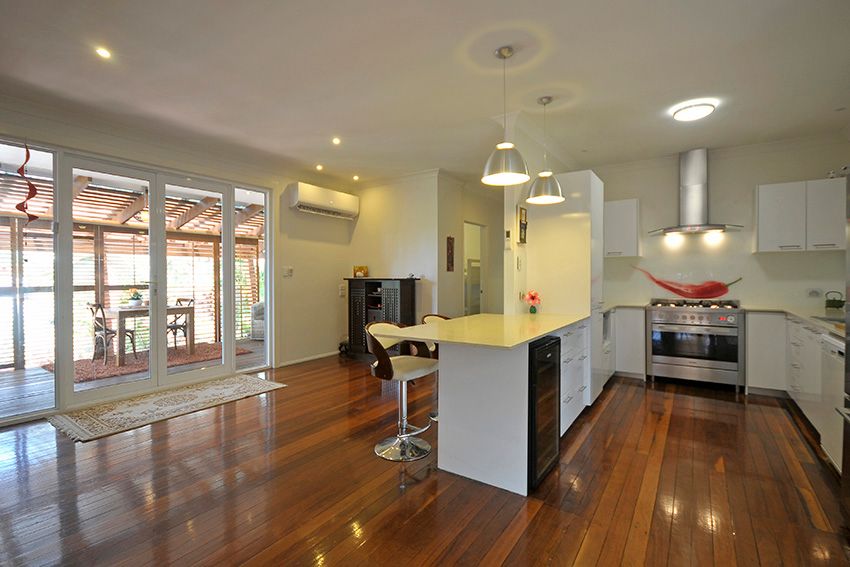 1 Karina Crescent, Broadbeach Waters QLD 4218
