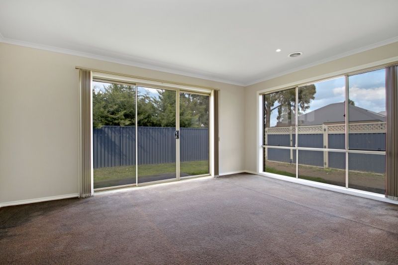 64 Shearwater Drive, Pakenham, VIC 3810