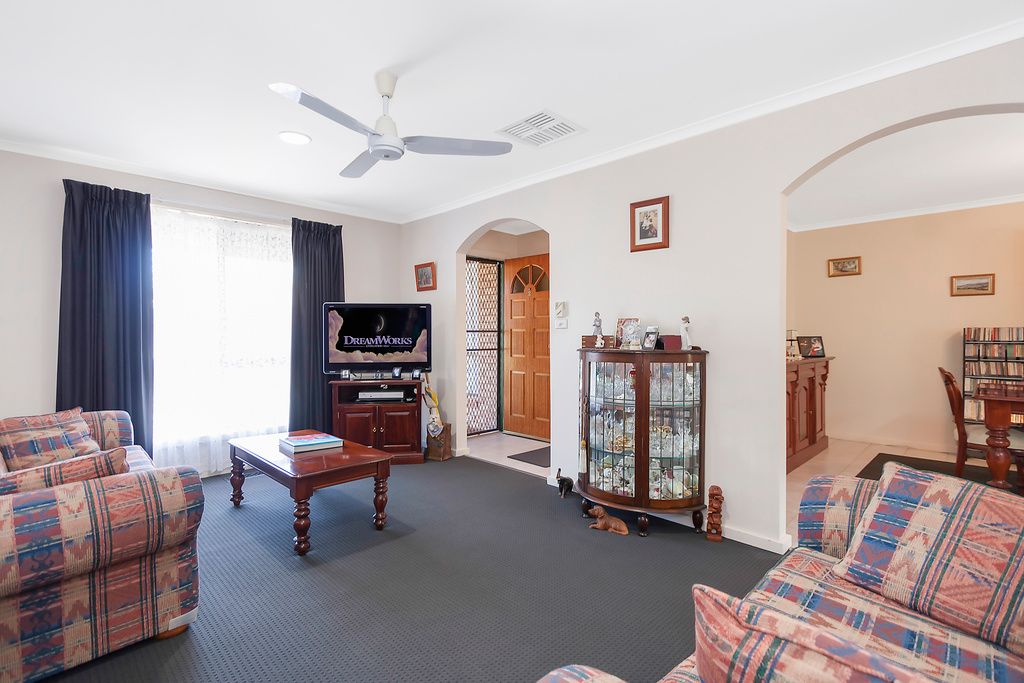1 and 2/18 Coventry Crescent, Mill Park, VIC 3082