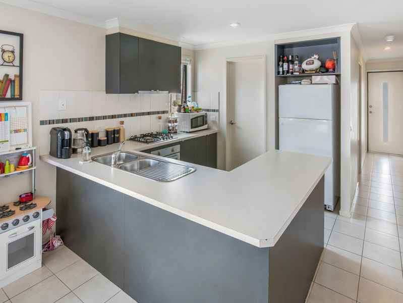 16 Peppermint Lane, Melton, VIC 3337