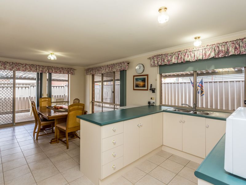28 Farnborough Street, Oakden, SA 5086