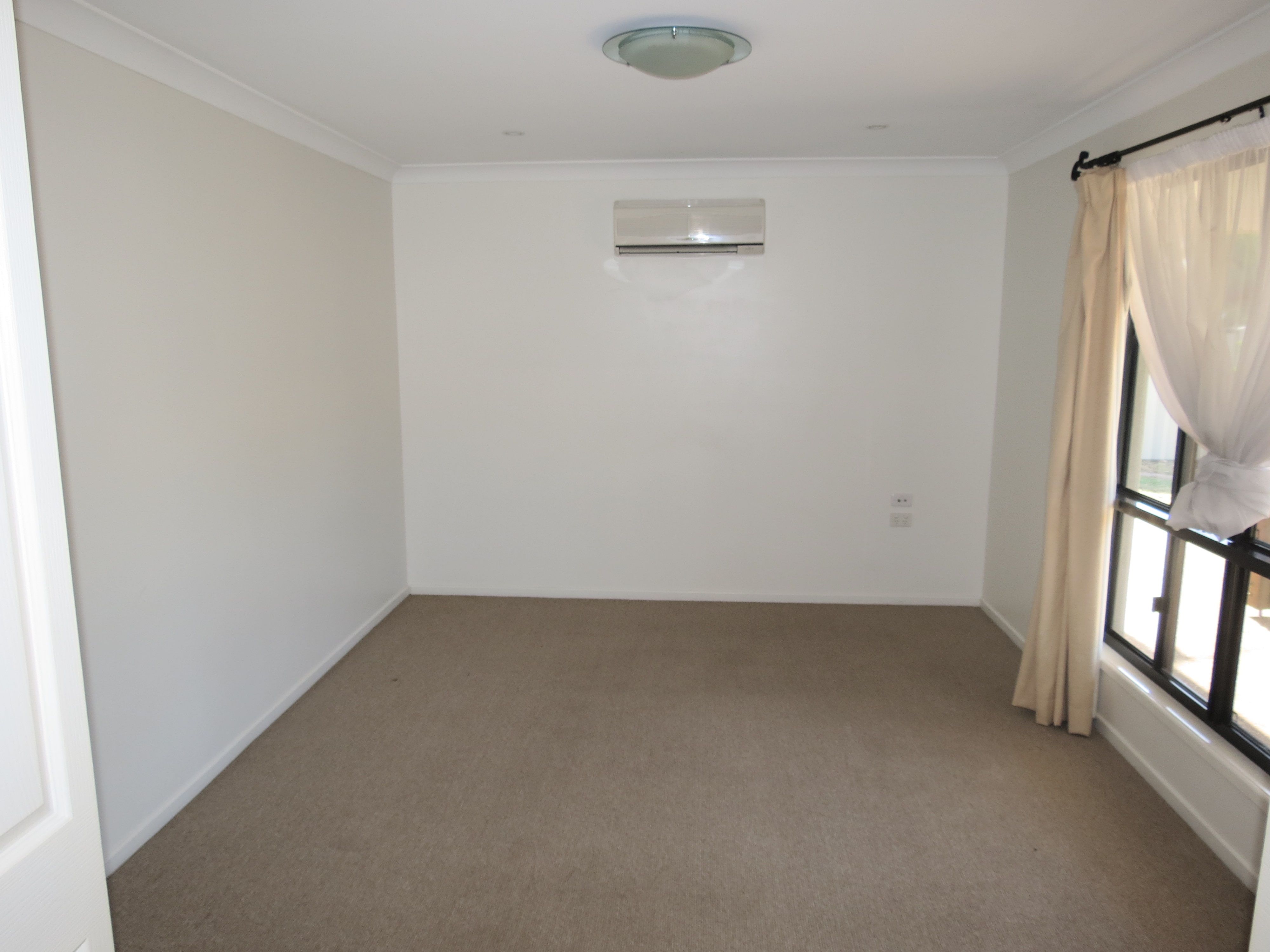 21 Crinum Crescent, Emerald, QLD 4720