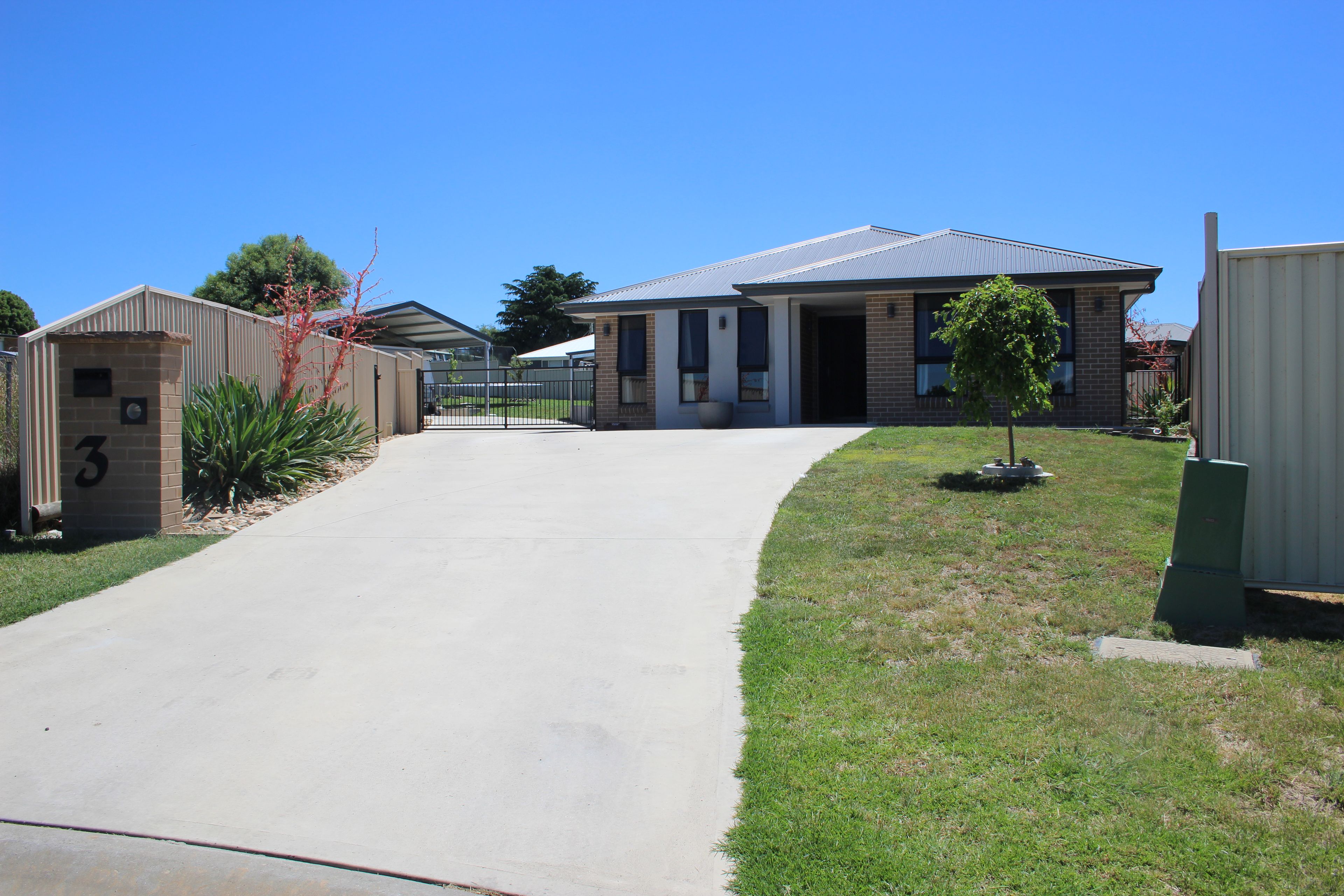 3 Peters Place