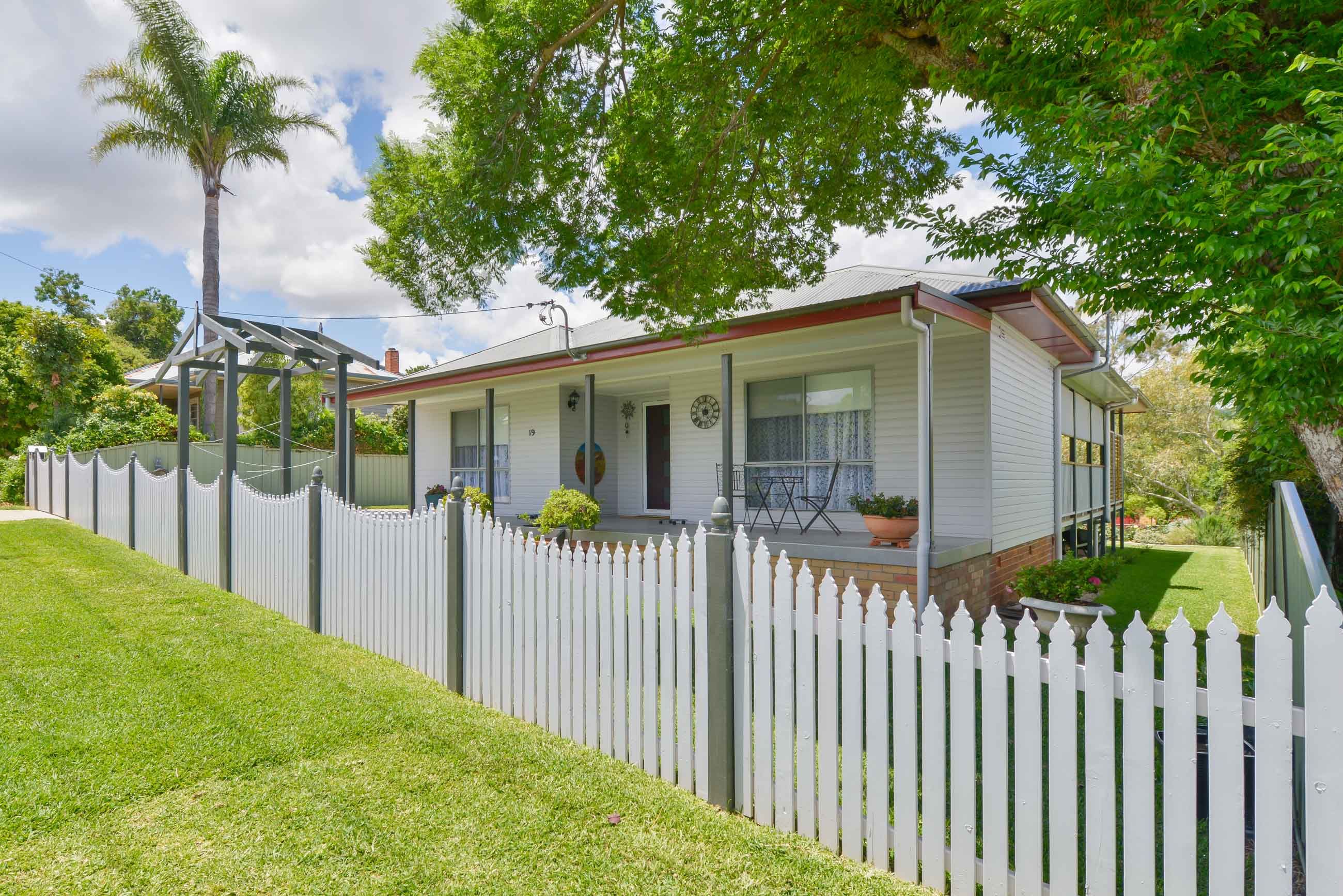 19 Russell Street, Tamworth NSW 2340