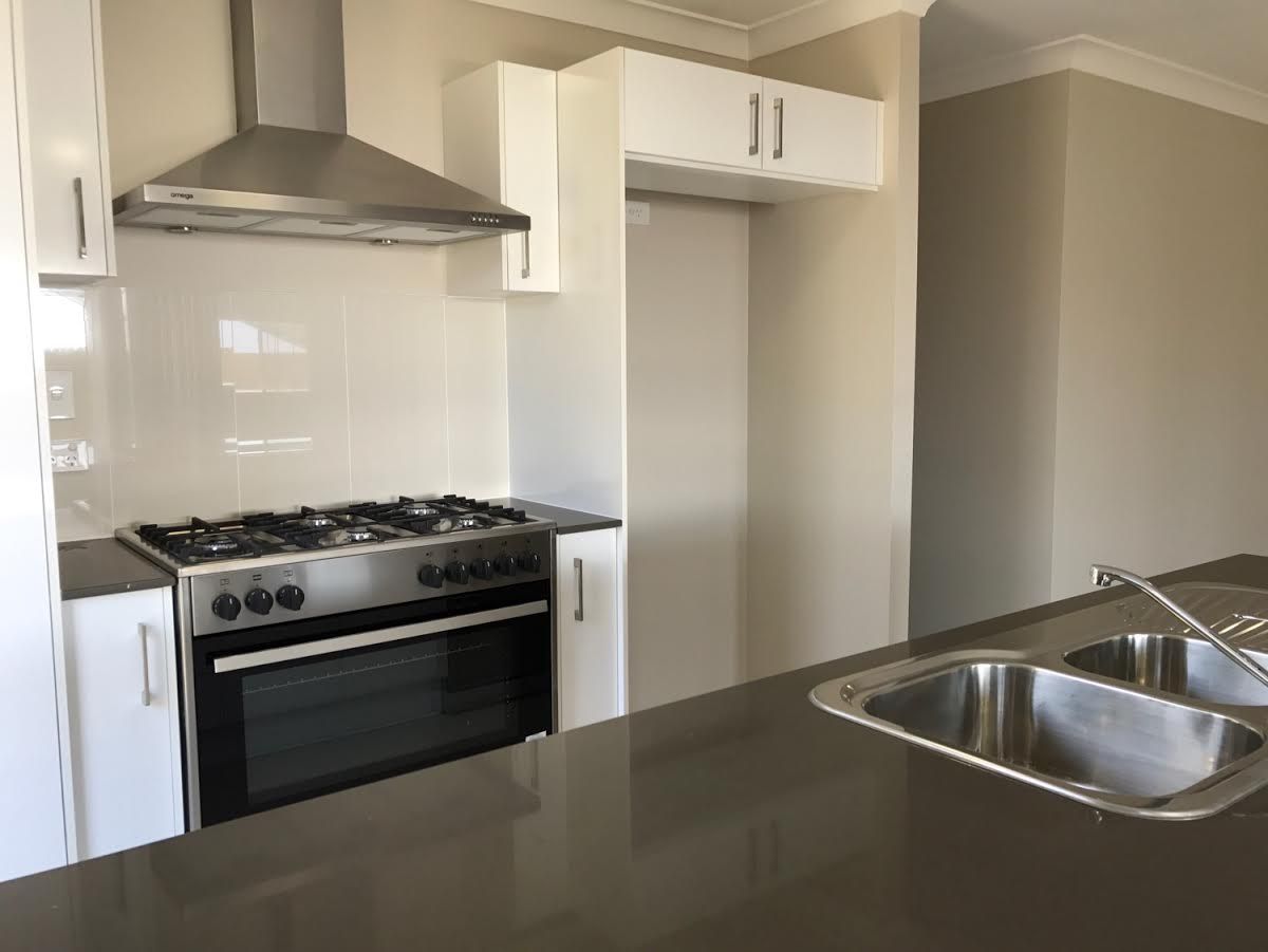 2/10 Barwick Street, Westbrook, QLD 4350