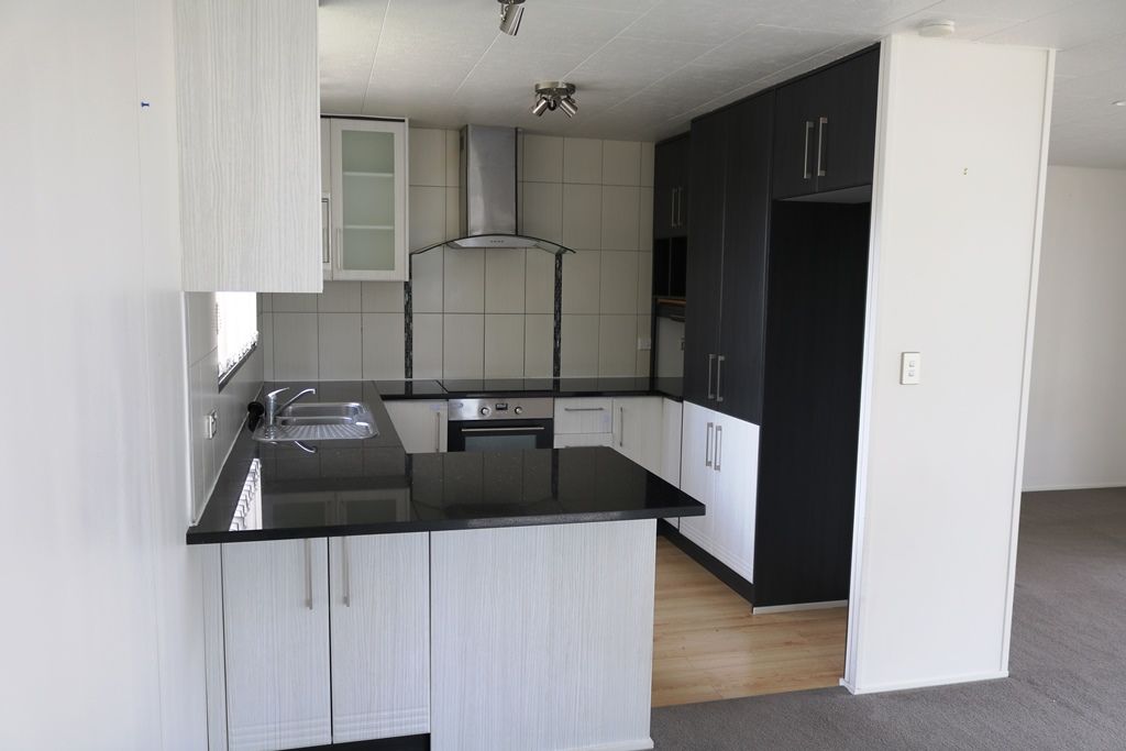 2/1 Thomas Road, Flat Bush, Manukau City
